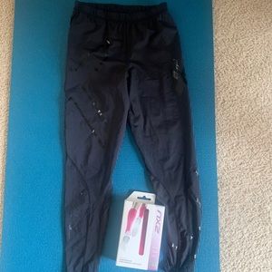 Large 2xu 3/4 tights and medium compression socks